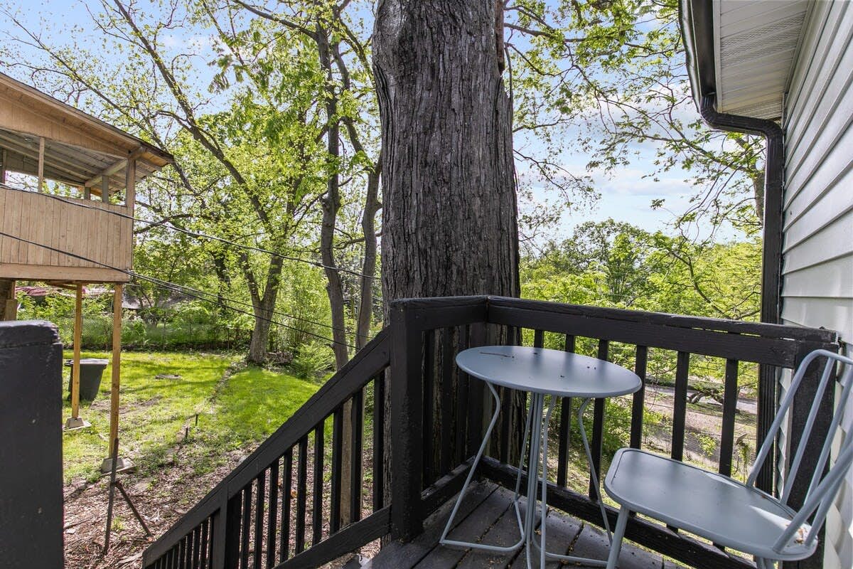 21st Street Evergreen Charm