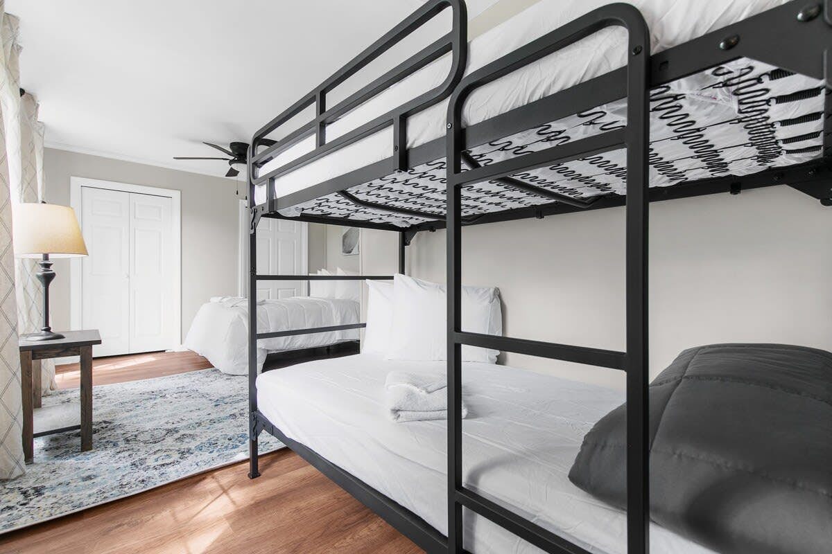 21st Street Evergreen Charm