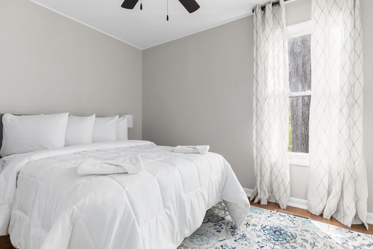 21st Street Evergreen Charm