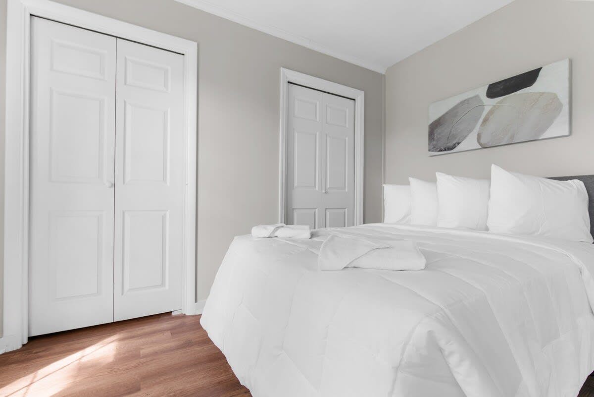 21st Street Evergreen Charm