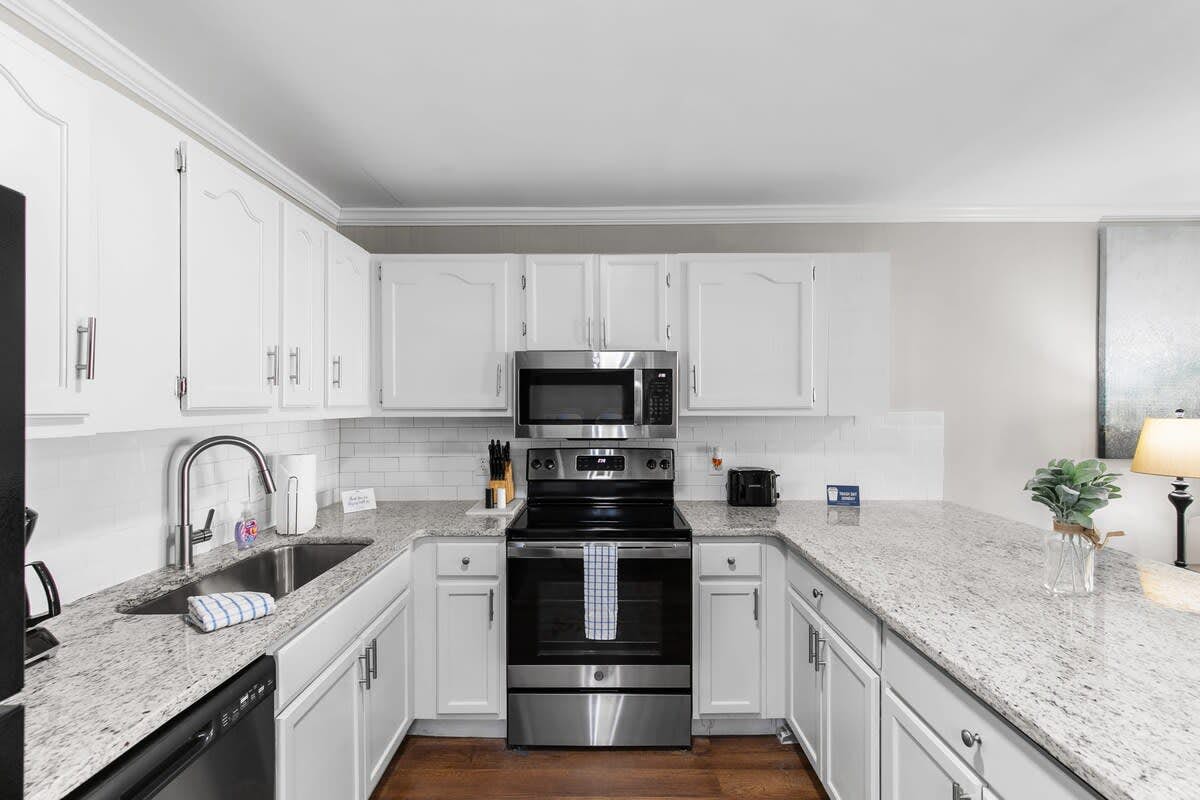 21st Street Evergreen Charm