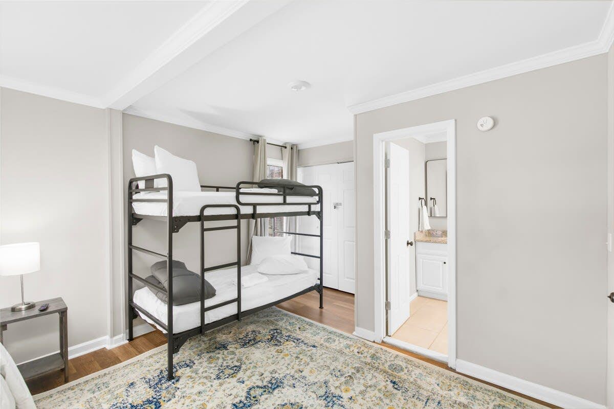 21st Street Evergreen Charm