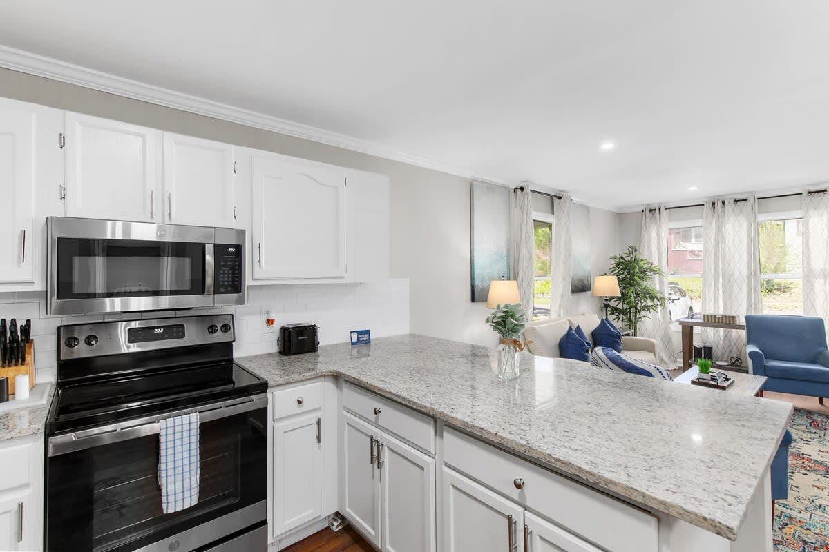 21st Street Evergreen Charm