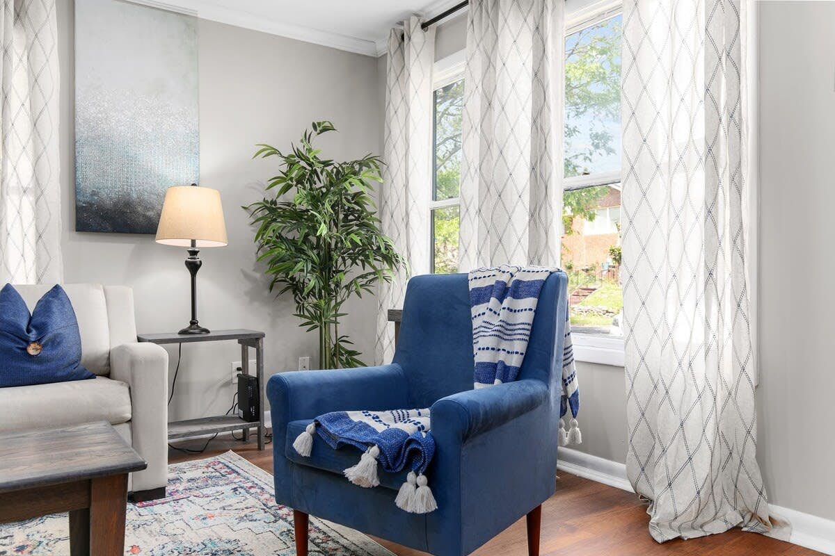 21st Street Evergreen Charm