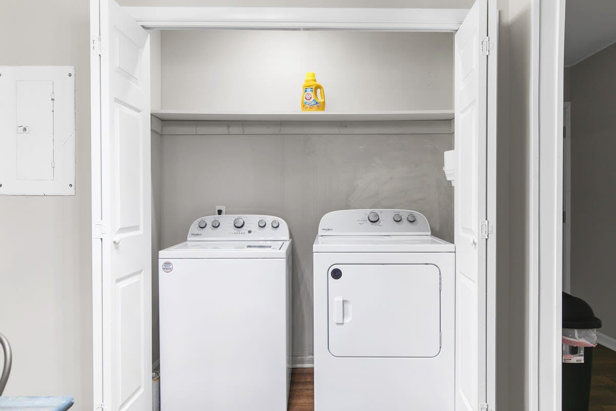 21st Street Evergreen Charm