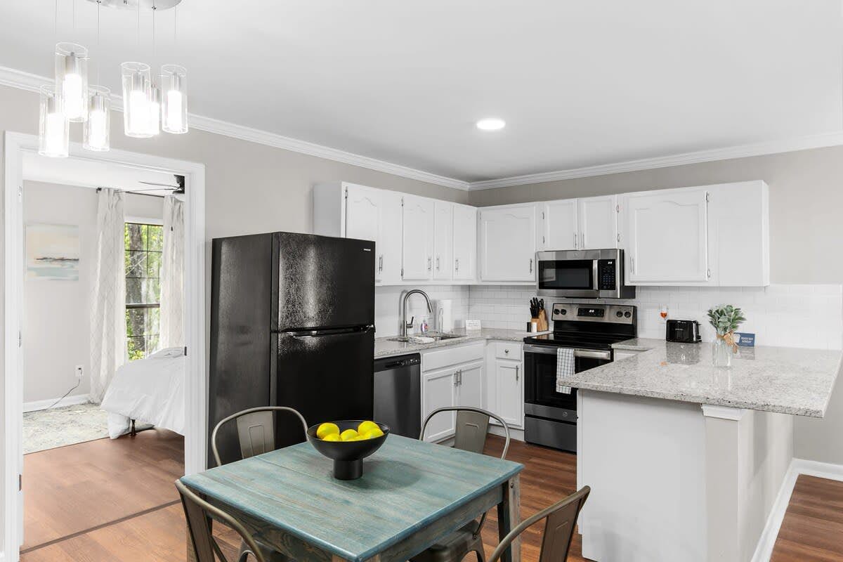 21st Street Evergreen Charm