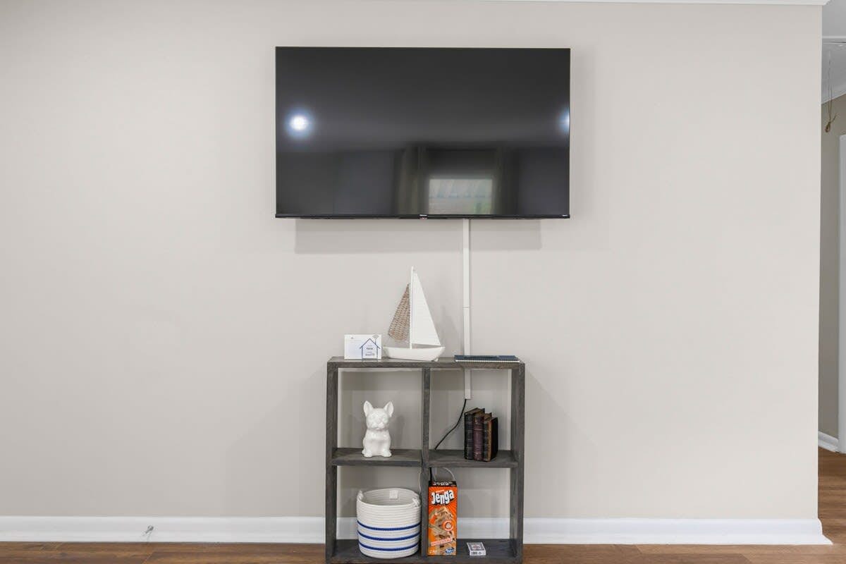 21st Street Evergreen Charm