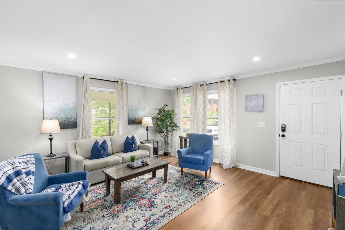 21st Street Evergreen Charm