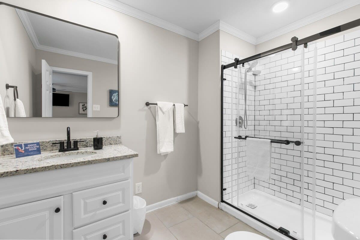 21st Street Evergreen Charm