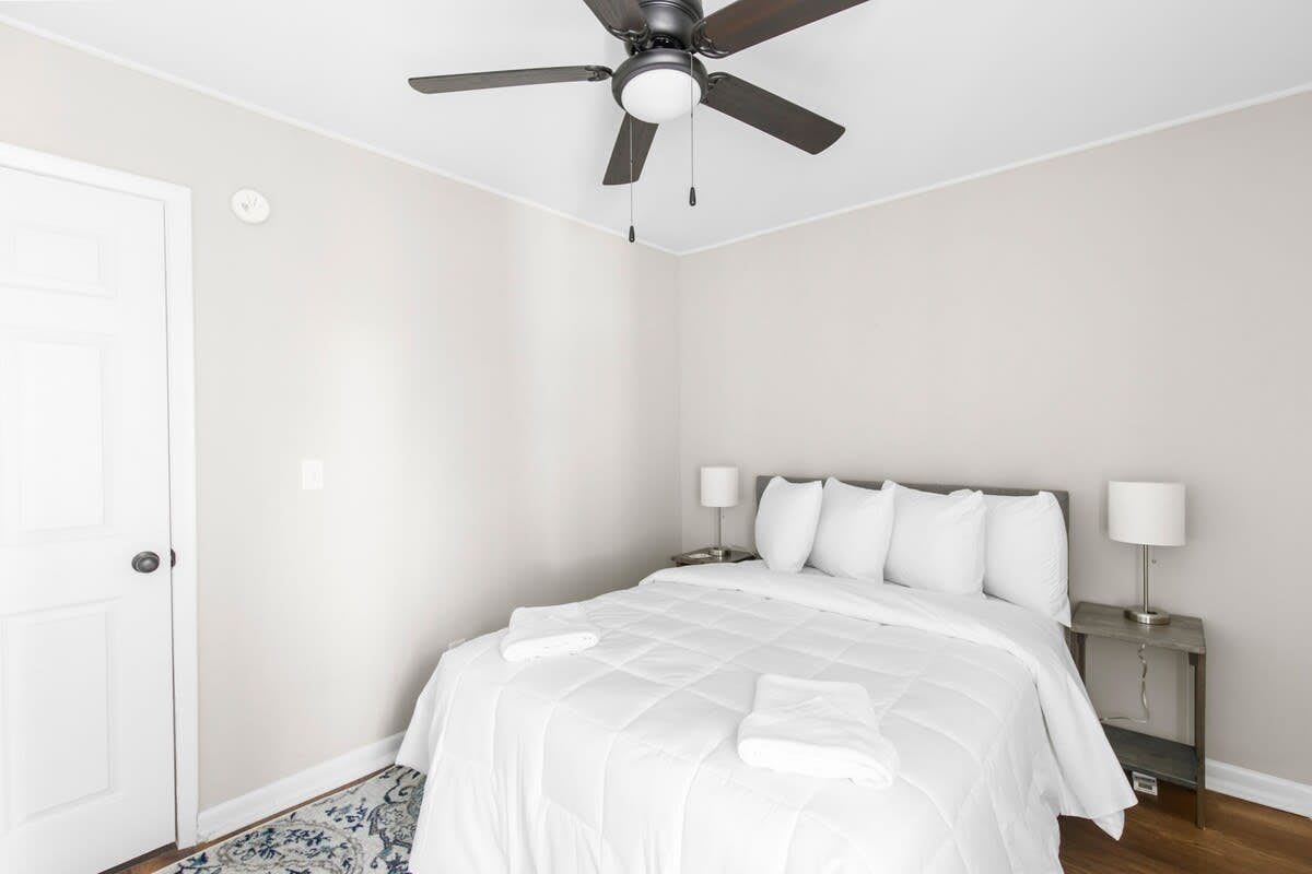 21st Street Evergreen Charm