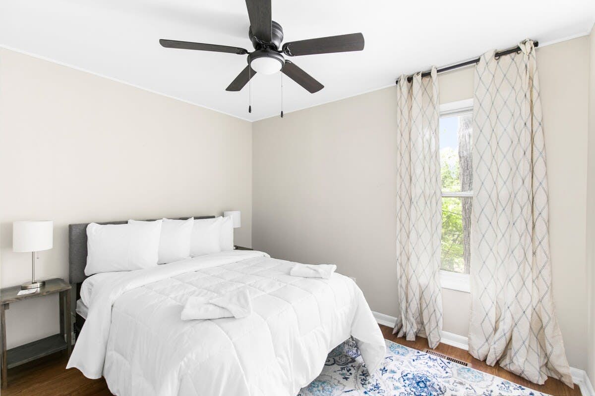 21st Street Evergreen Charm