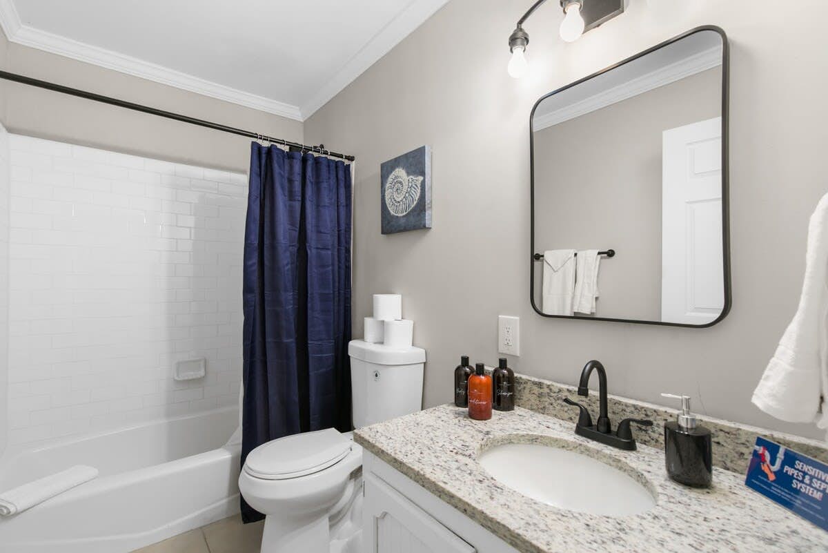 21st Street Evergreen Charm