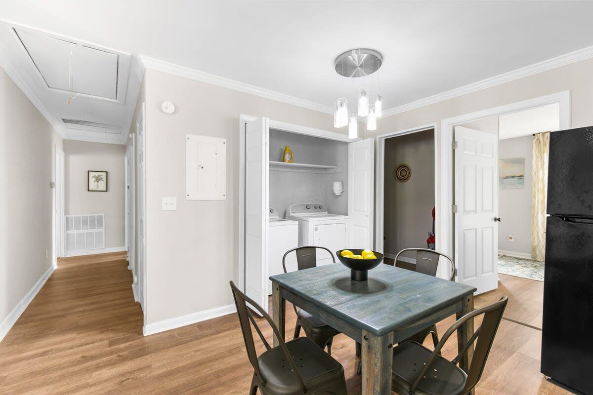 21st Street Evergreen Charm