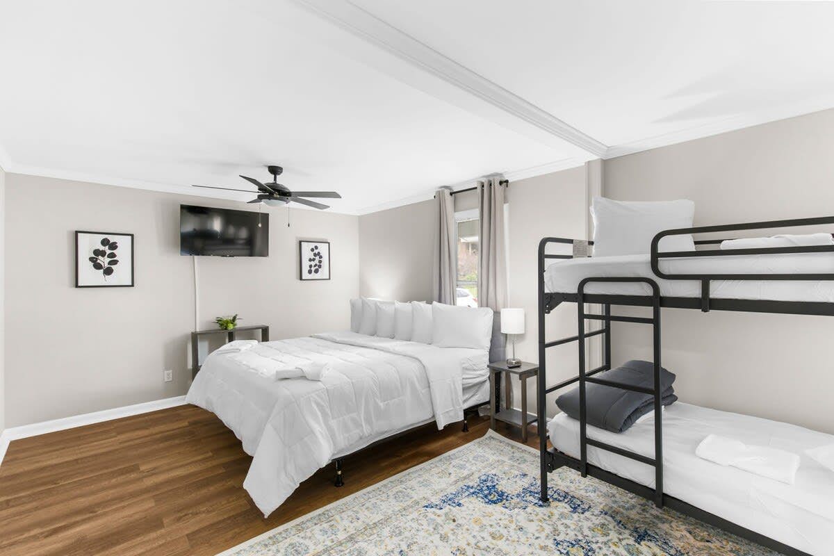 21st Street Evergreen Charm