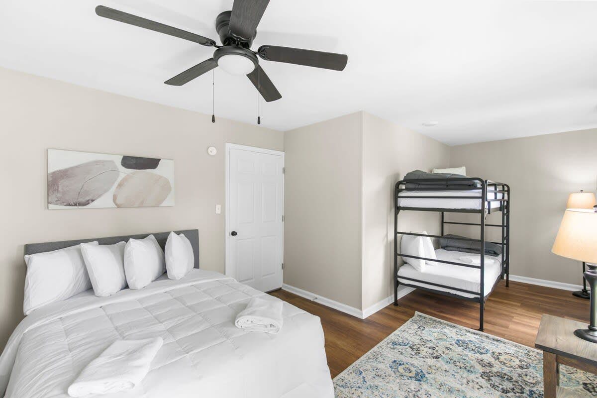 21st Street Evergreen Charm