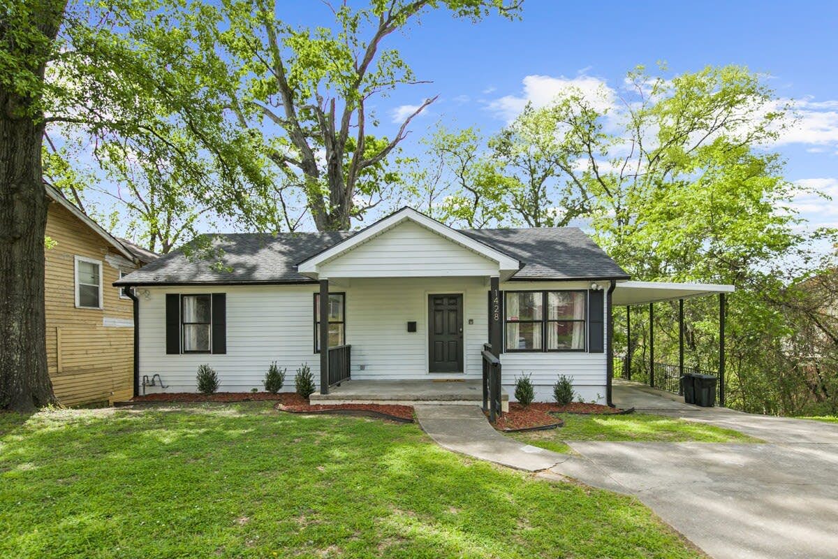 21st Street Evergreen Charm