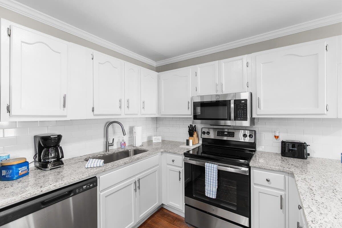 21st Street Evergreen Charm