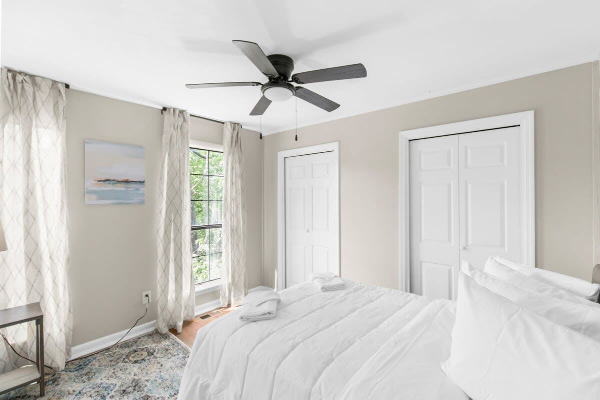 21st Street Evergreen Charm