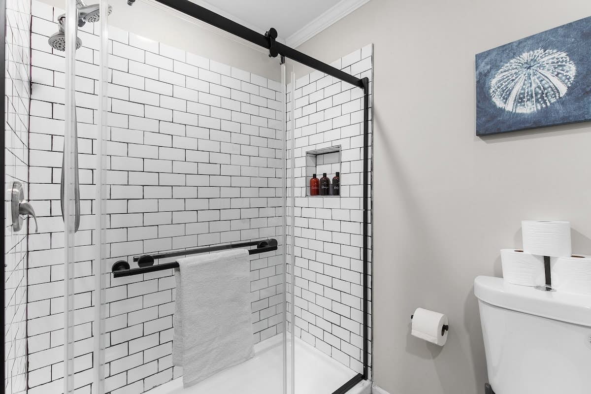 21st Street Evergreen Charm