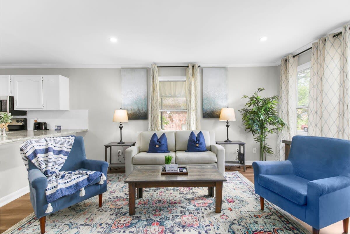 21st Street Evergreen Charm