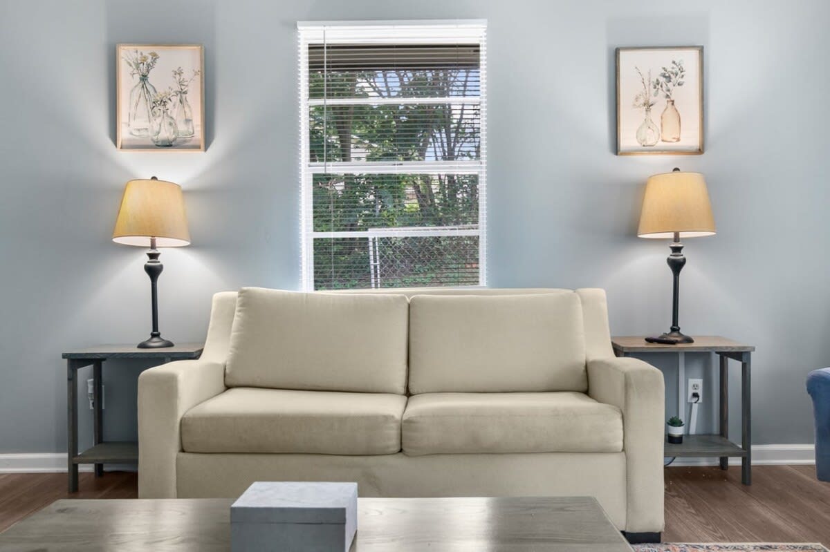 5 Mins from Uptown & Near Airport- Norwood Nest