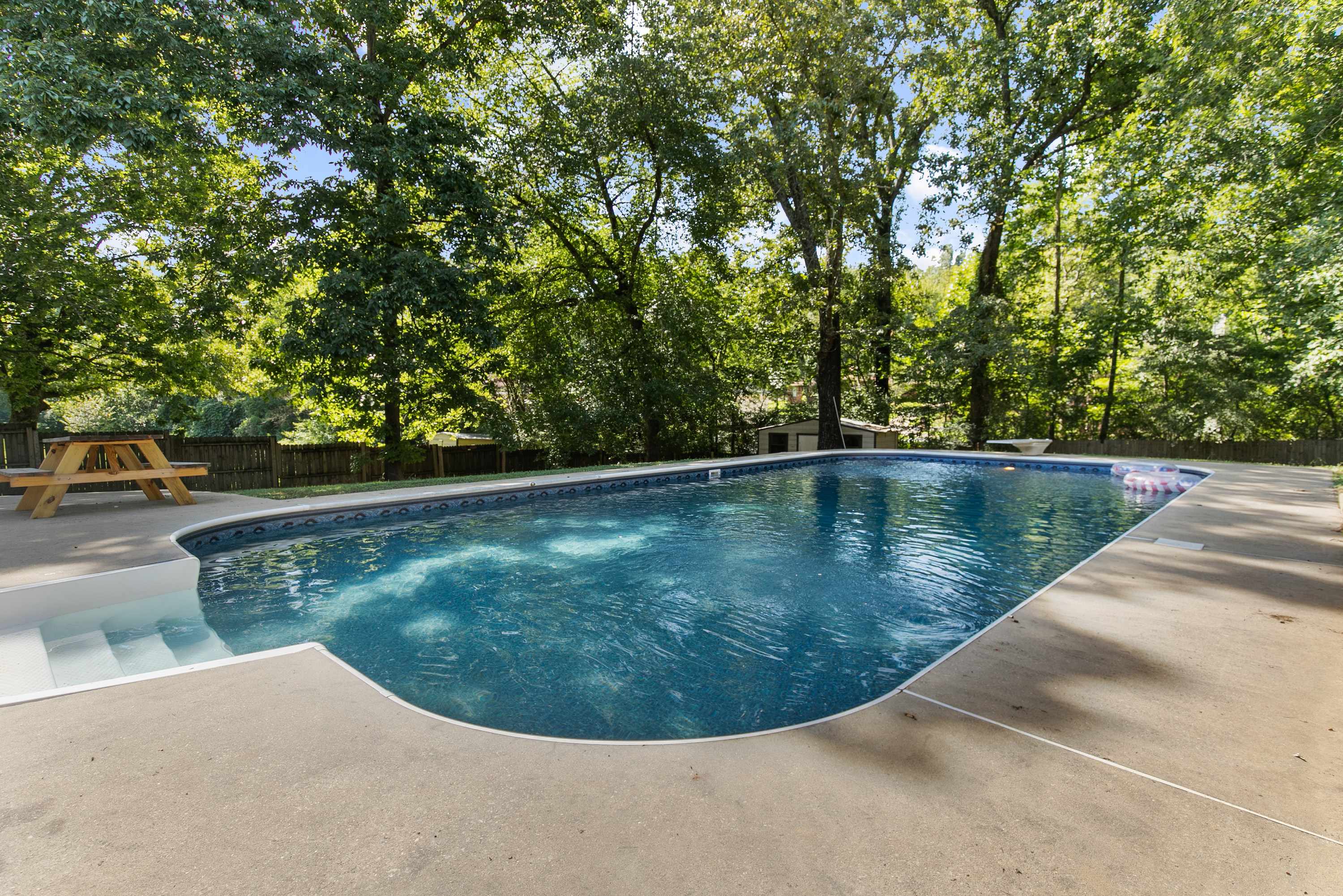Pool & Two Kitchens! Family Friendly in Forestdale