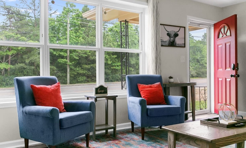 10 Mins to Downtown! Modern in Magic City- Unit A