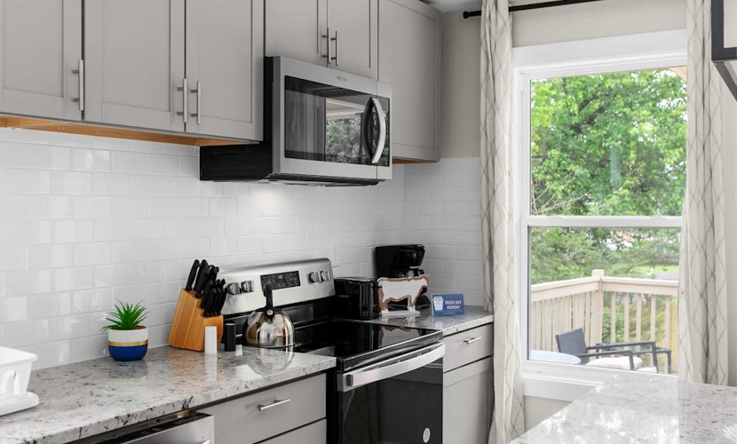 10 Min to Downtown-Modern in Magic City-Both Units