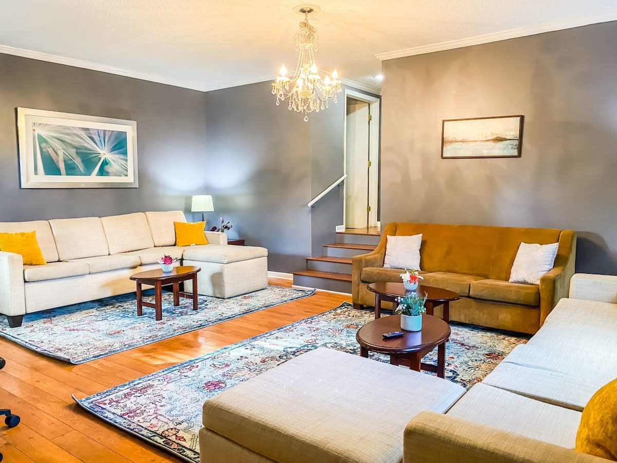 Minutes from Downtown & Arsenal! Cardinal Aerie