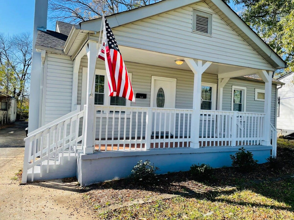 83rd Street Comfy Cottage