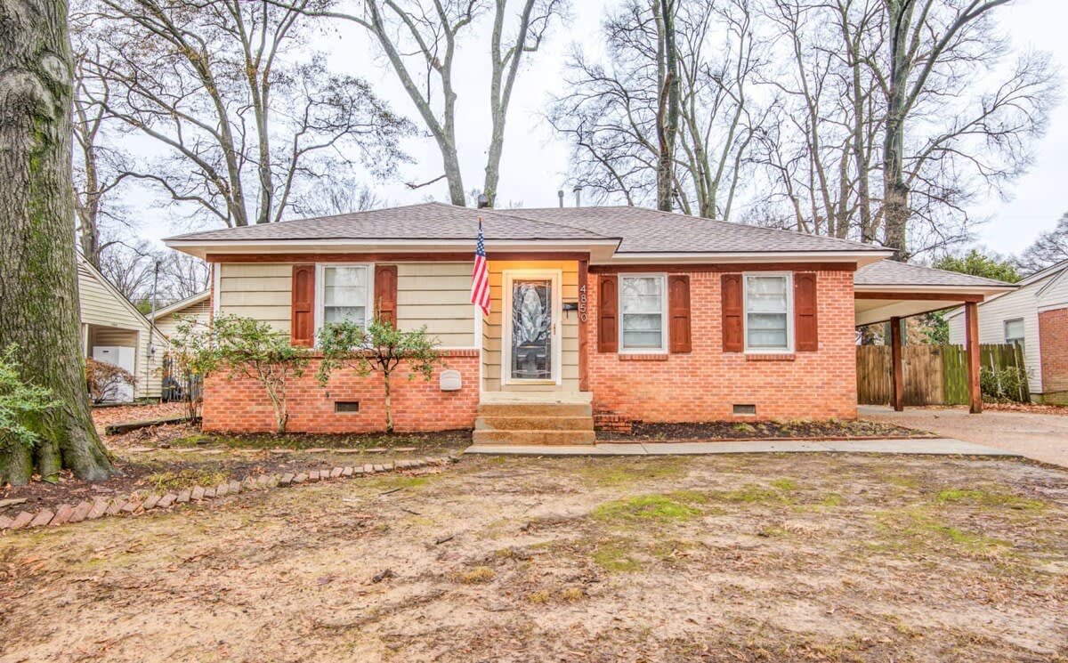 Near Parks, Zoo, & Downtown! Colonial Acres Abode