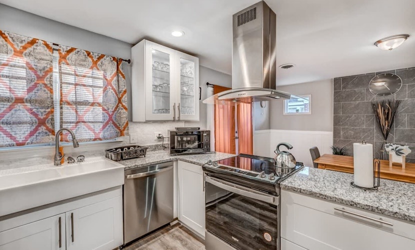 Quarters on Quince - Huge Yard