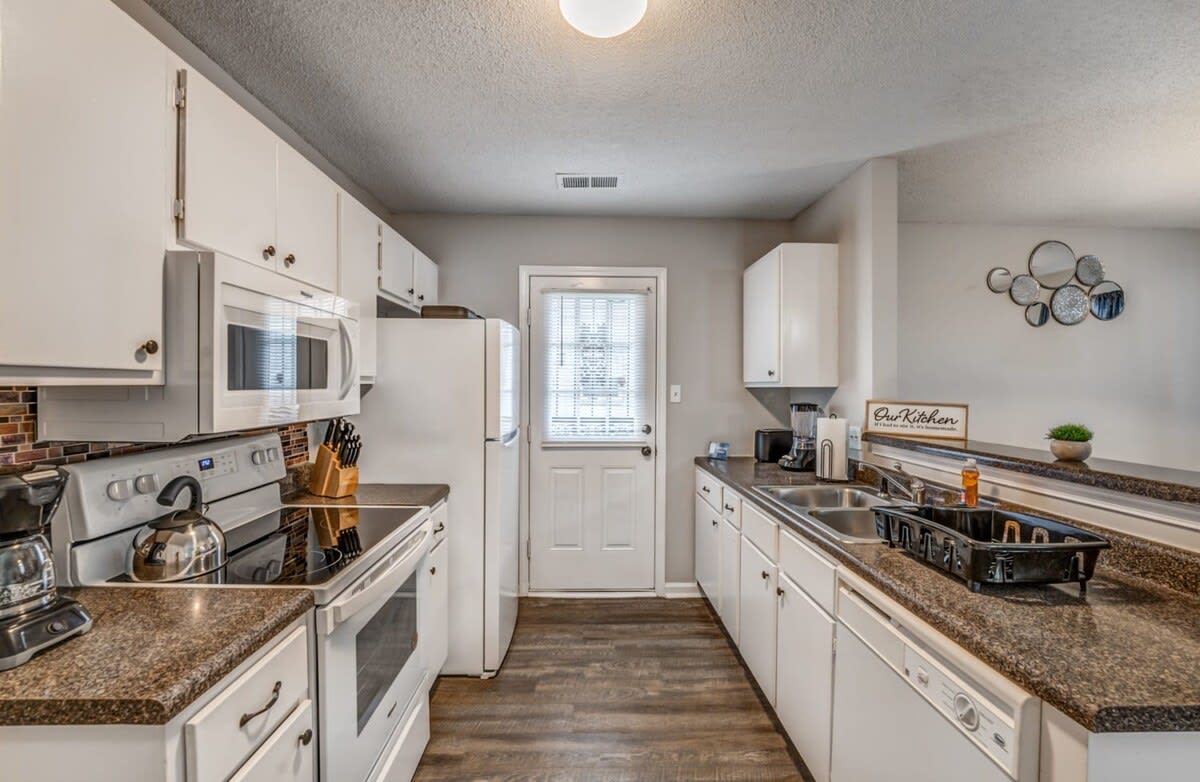 5 Min to Downtown & Hospital - Bluff City Bungalow