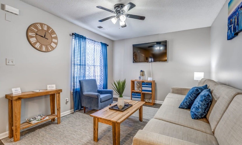 5 Min to Downtown & Hospital - Bluff City Bungalow