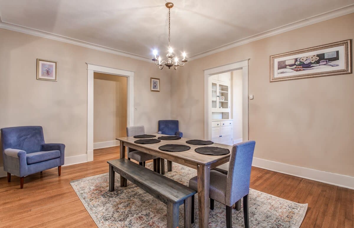 Beautiful Brick Patio, Top Unit- Bluemoon Bungalow