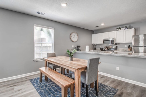 Minutes to the Memphis Zoo! The Berclair Cottage