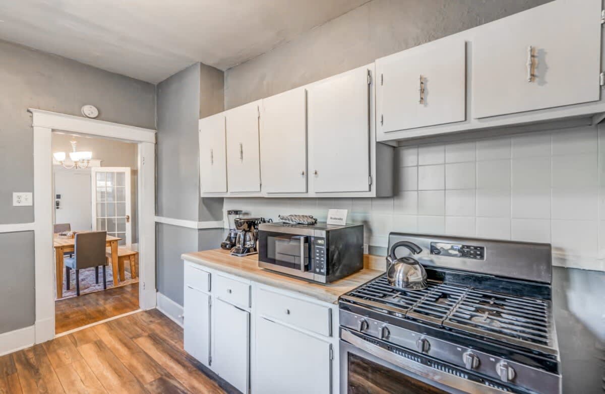 10 Min to U of Memphis-Rozelle Retreat Right Unit