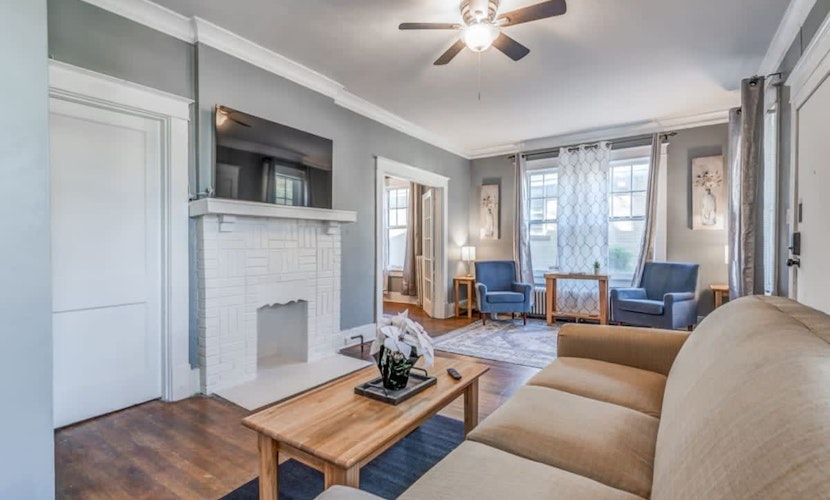 10 Min to U of Memphis-Rozelle Retreat Right Unit