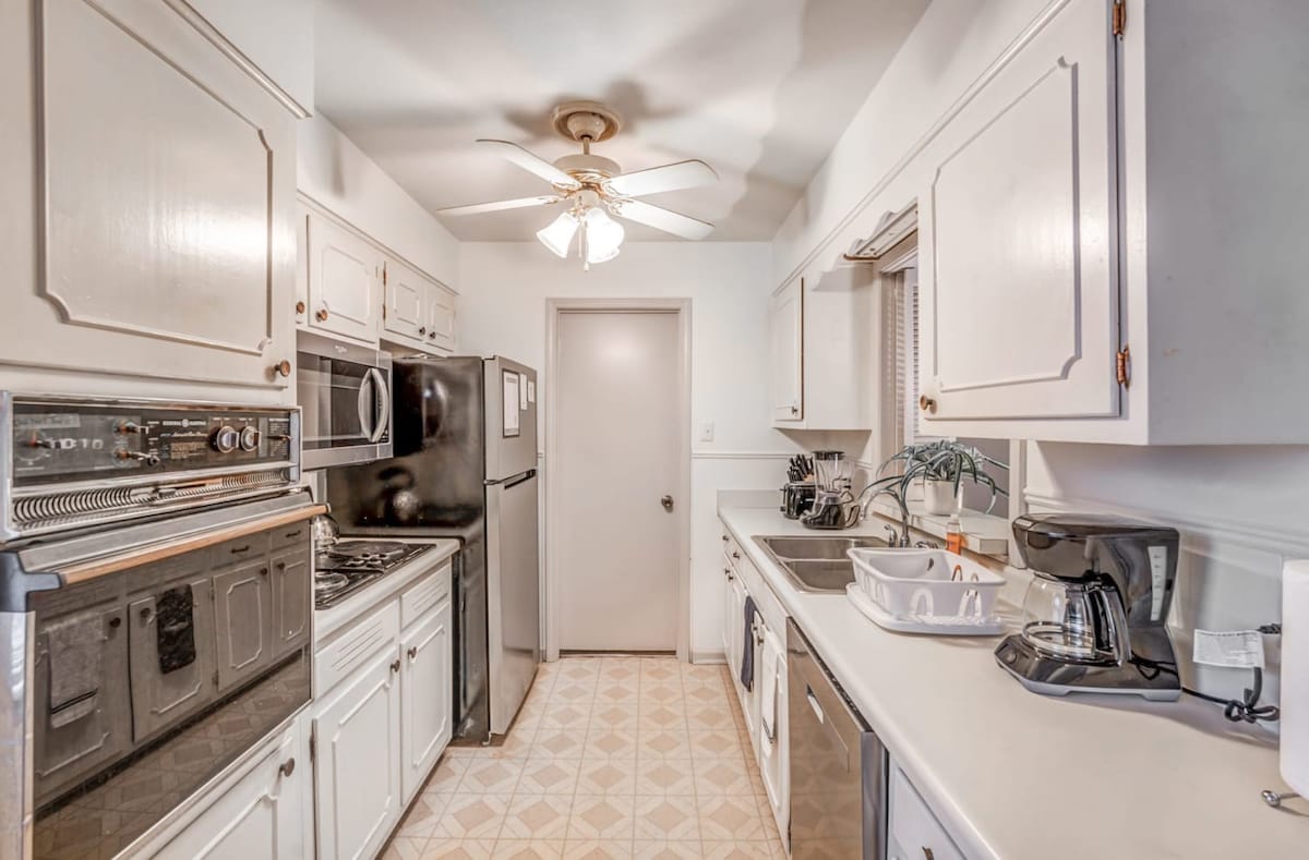 10 from U of Memphis & Airport- Pinecrest Perch