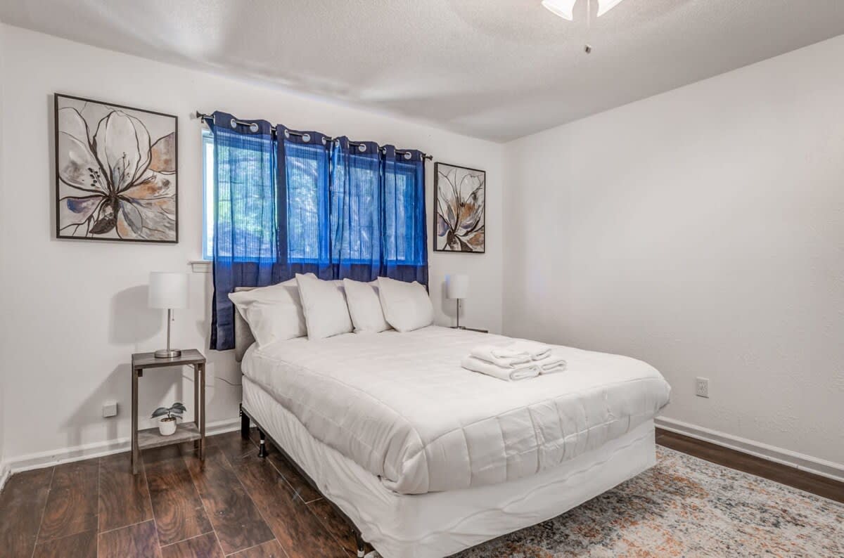 Near Dining, Shopping, Parks! Tranquil Fox Trails