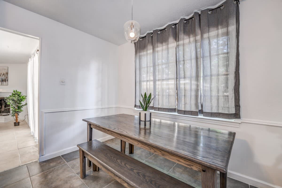 Near Dining, Shopping, Parks! Tranquil Fox Trails