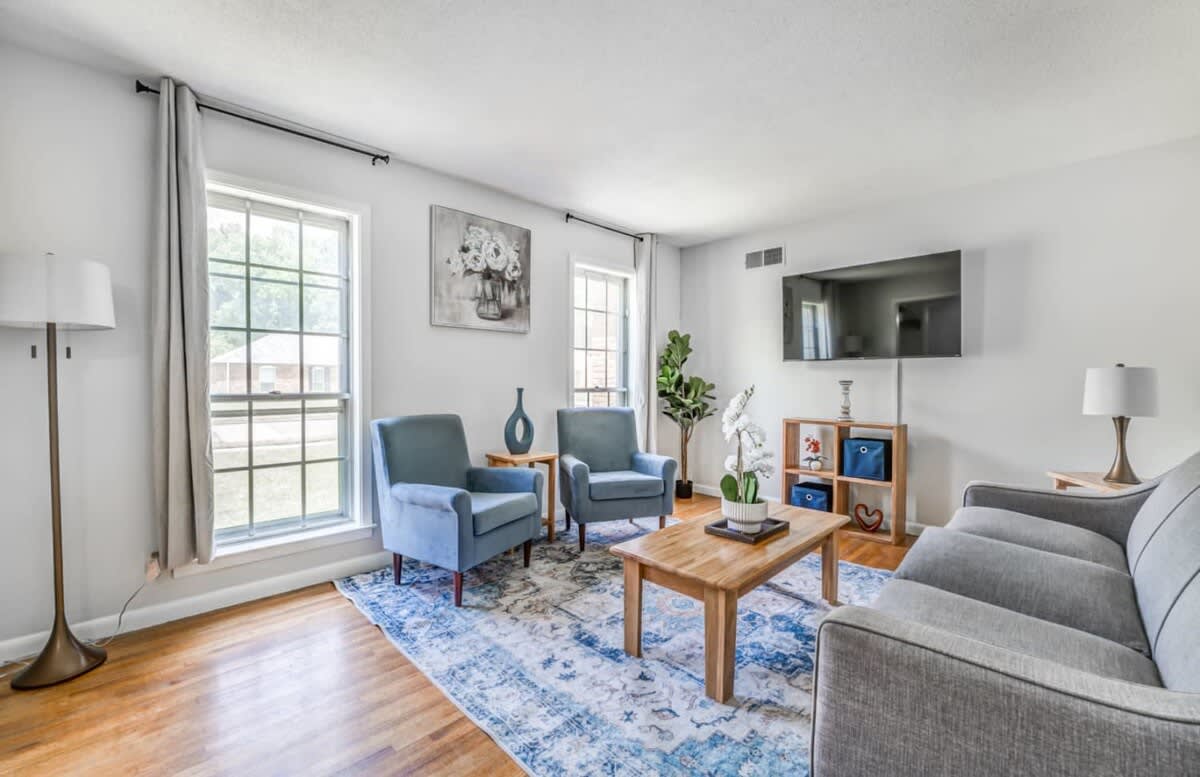 Fenced Yard, Centrally Located-Parkway Village Pad