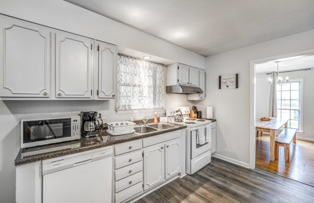 Fenced Yard, Centrally Located-Parkway Village Pad