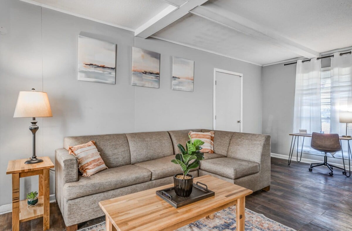 Brick Bungalow - Mins from Parks