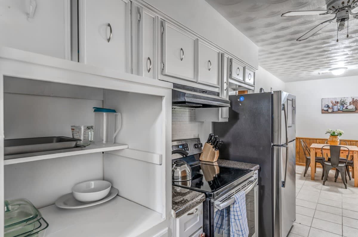 Near Dining & Shopping-Tranquility on Tulip Tree