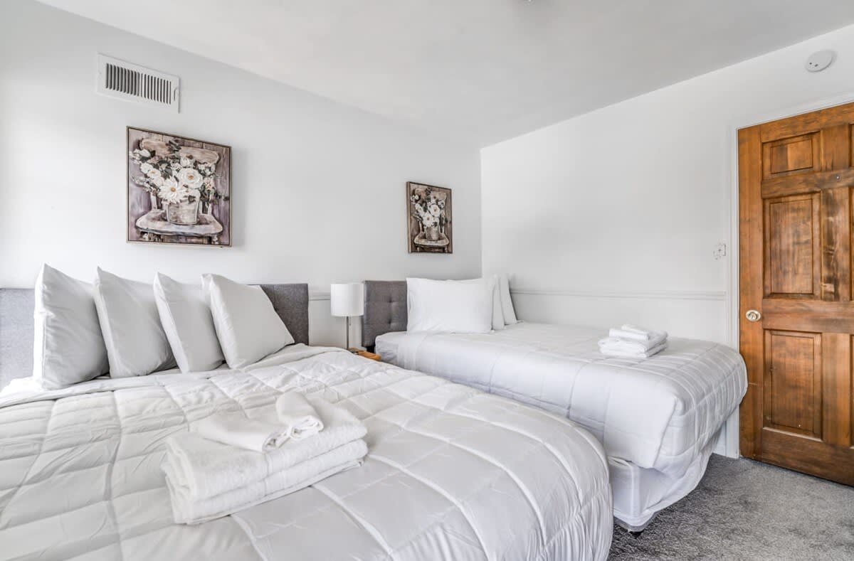 Near Dining & Shopping-Tranquility on Tulip Tree