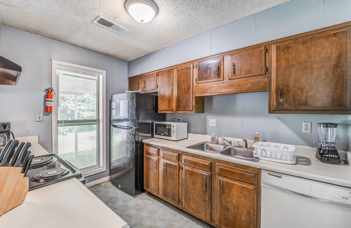 Near Dining & MEM - Hickory Hill Home