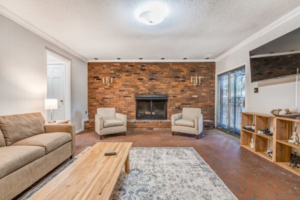 Near the Airport and Graceland! Holmesdale Hideout