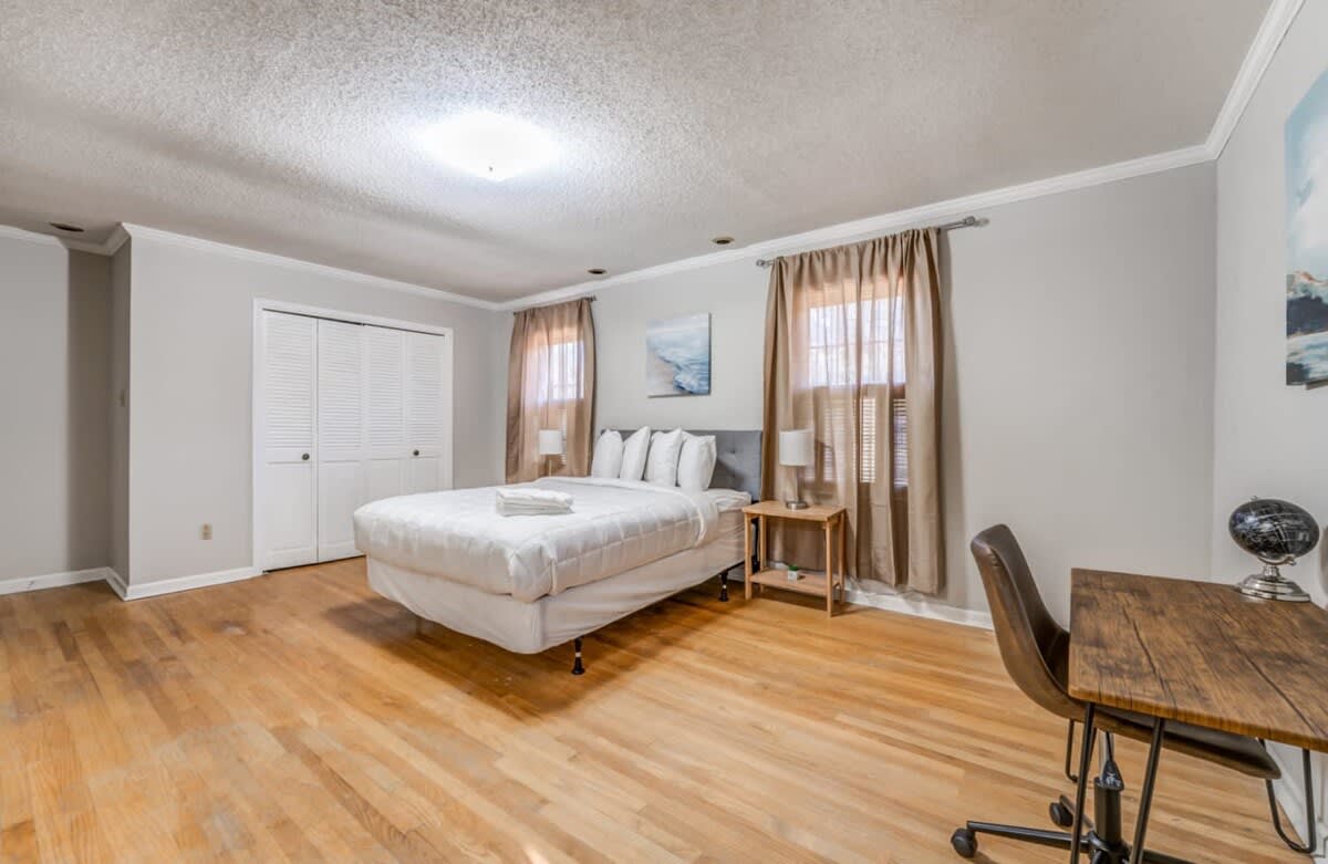 Near the Airport and Graceland! Holmesdale Hideout