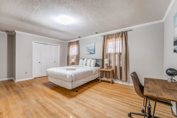 Near the Airport and Graceland! Holmesdale Hideout